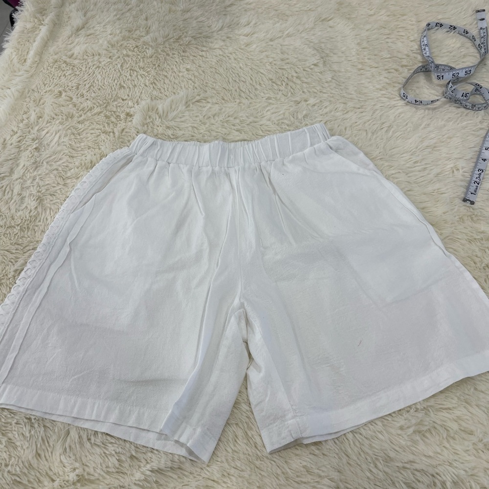 High Waist White Shorts with Elastic Waistband